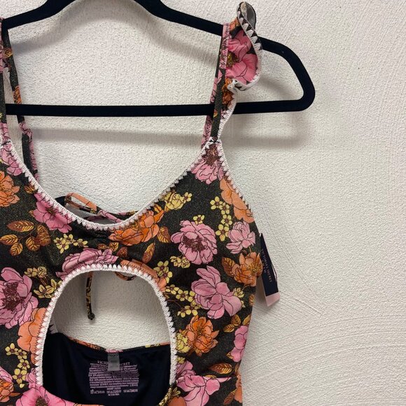 NWT Victoria's Secret Ruffle One-Piece Swimsuit with Crochet Trim Sz M - Picture 4 of 8